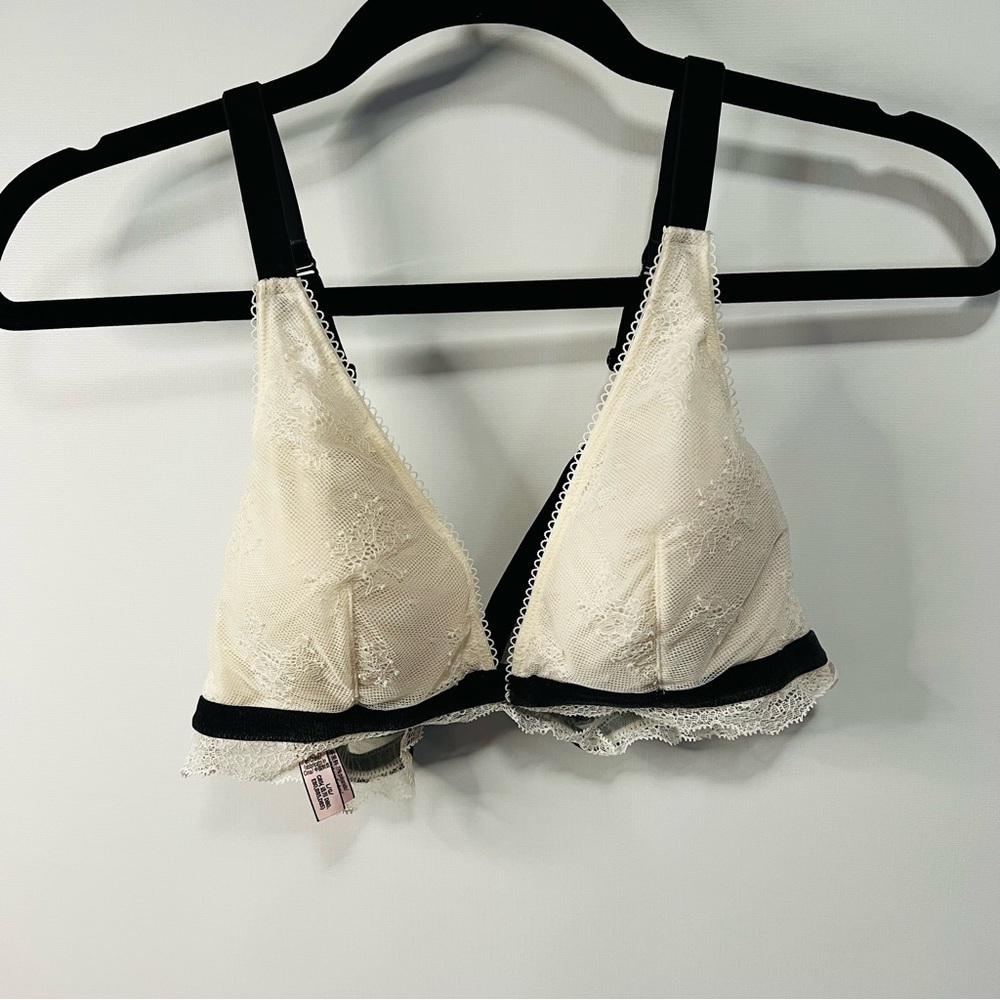 Victoria’s Secret Off White Lace Bralette with Black Velvet Trim Size L NWOT